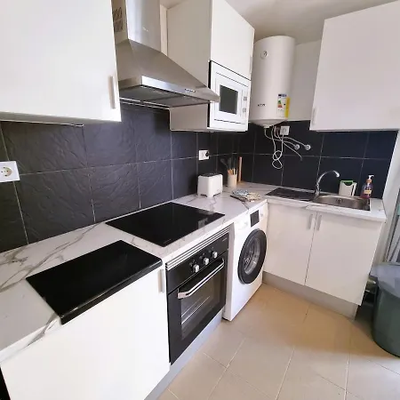 Relaxing 2 Bed Near Falesia * Албуфейра