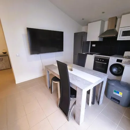 Relaxing 2 Bed Near Falesia Апартаменты Албуфейра