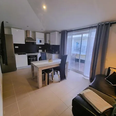 Relaxing 2 Bed Near Falesia * Албуфейра